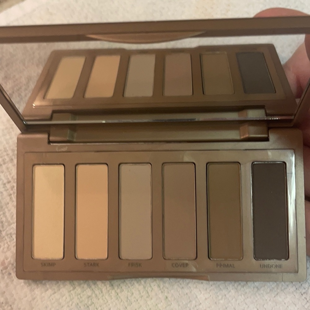 Brand new Urban Decay Naked Basics 2 eyeshadow palette